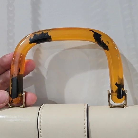 TOPSHOP Capri Buckle Crossbody Bag in Beige, Tortoise Shell Details, Gold Chain - Picture 4 of 16